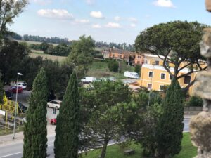 Camper rubato a Ostia Antica: ladri in azione davanti al Castello