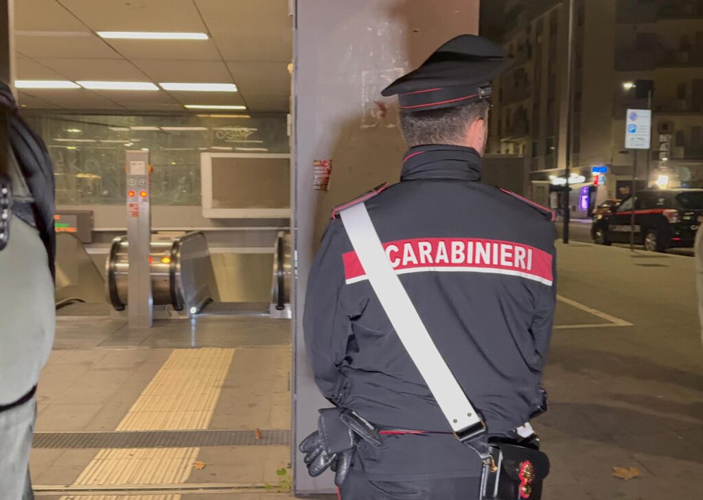 Roma: danneggia la metro, poi la fuga a piedi sui binari 1