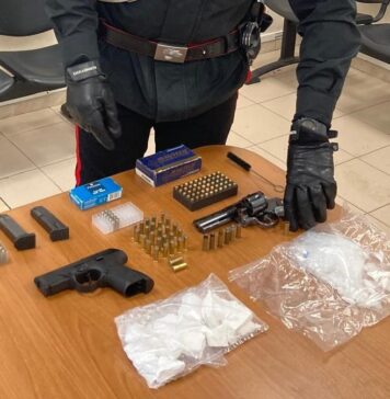 Ostia, nascondeva in casa armi e droga: 50enne arrestato dai carabinieri