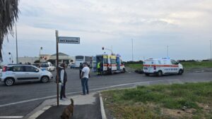 Incidente a Ostia, coinvolta una moto: ragazzo finisce in ospedale