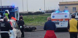 Incidente a Ostia, coinvolta una moto: ragazzo finisce in ospedale