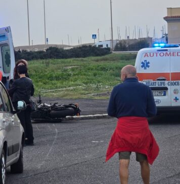 Incidente a Ostia, coinvolta una moto: ragazzo finisce in ospedale