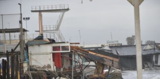 Furiosa mareggiata a Ostia: cabine crollate e timori per la stabilità della Rotonda (VIDEO)