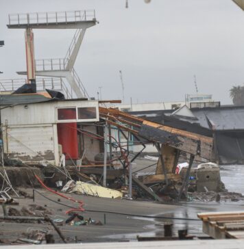 Furiosa mareggiata a Ostia: cabine crollate e timori per la stabilità della Rotonda (VIDEO)