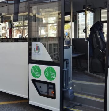 Focene, bus con pedane guaste: disabile in carrozzina resta a terra - Canaledieci.it