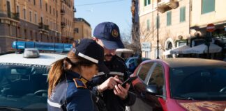 Ztl Roma, manomettono le targhe per entrare in centro: i furbetti denunciati dalla Polizia Locale