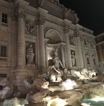 Fontana di Trevi restituita a romani e visitatori: nuove regole per vederla (VIDEO)