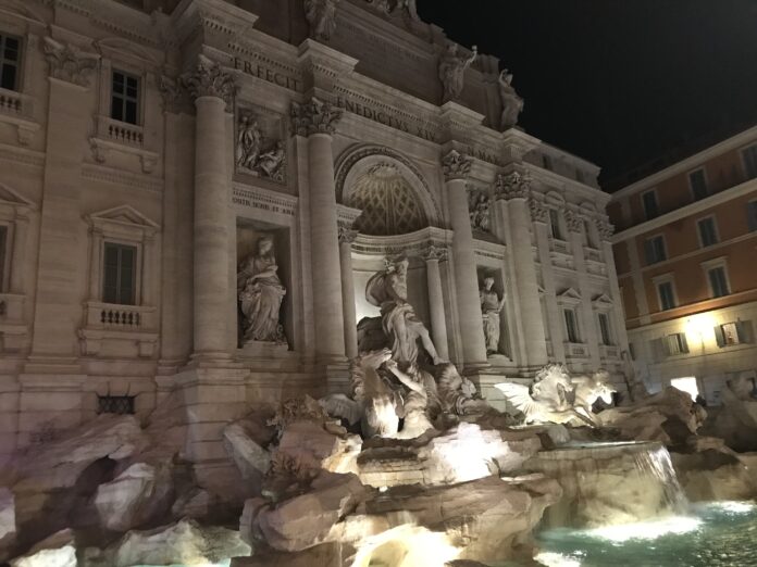Fontana di Trevi restituita a romani e visitatori: nuove regole per vederla (VIDEO)