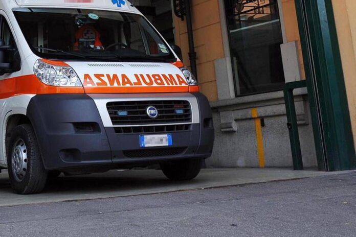Milano, donna accoltellata al volto: è caccia all’aggressore