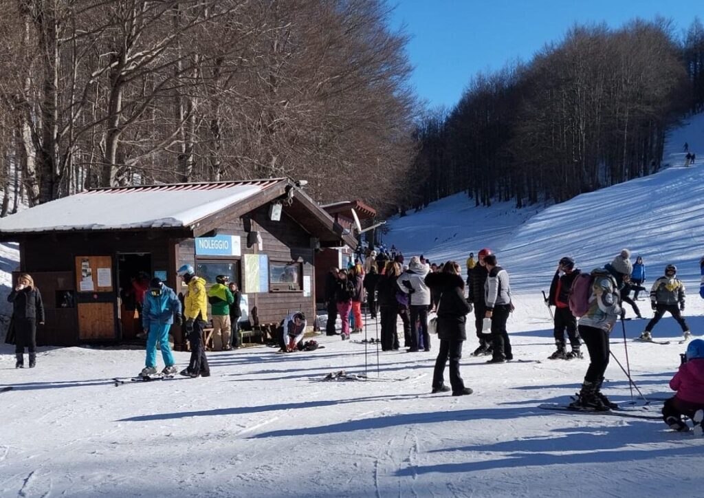 Monte Livata, un inverno da favola: neve abbondante e piste aperte per Capodanno (VIDEO) 1