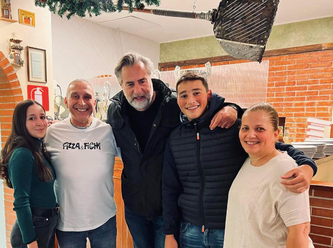 "Pizza&Fichi": il ristorante celebra 30 anni di gusto a Ostia insieme ai suoi clienti 2