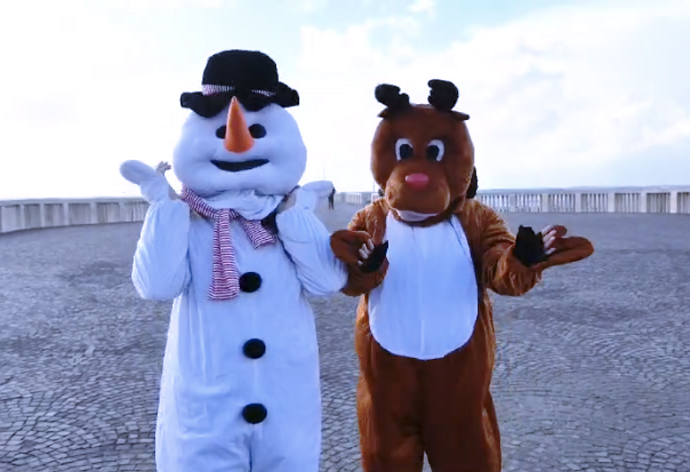 Un pupazzo di neve e una renna in testa alla Babbo Running di Ostia (VIDEO) 1