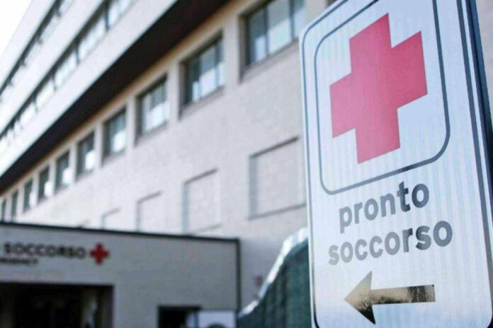 Sfregia donna con un coccio di bottiglia, fermato 20enne: è la sua settima aggressione