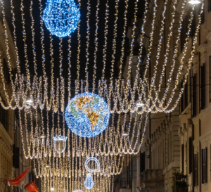 Un cielo di luci illumina via del Corso: accesi gli addobbi di Natale nel centro di Roma 1