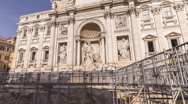 Fontana di Trevi, ultimi giorni per vederla dalla passerella. Finale con sorpresa 1