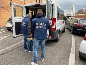 Fiumicino, maxi carico di lumache di mare sequestrato dalla Guardia Costiera (VIDEO) 1