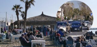 Aria di primavera sul lungomare nell'ultima domenica dell'anno