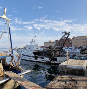 Raddoppia fermo biologico della pesca: proteste dai comuni costieri