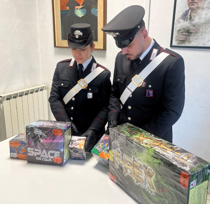 Fuochi d’artificio illegali sequestrati a Lavinio: denunciato titolare di un negozio