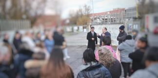 Ostia, stamattina il sit-in davanti alla scuola dove mancano i riscaldamenti