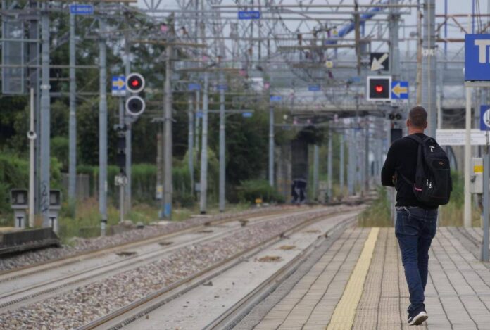 Guasto alla linea ferroviaria, treni in ritardo a Genova