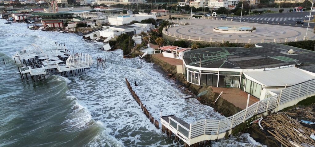 Ostia, Kursaal e Fontana dello Zodiaco a bagno e Il Campidoglio annaspa sulla gestione delle spiagge 1