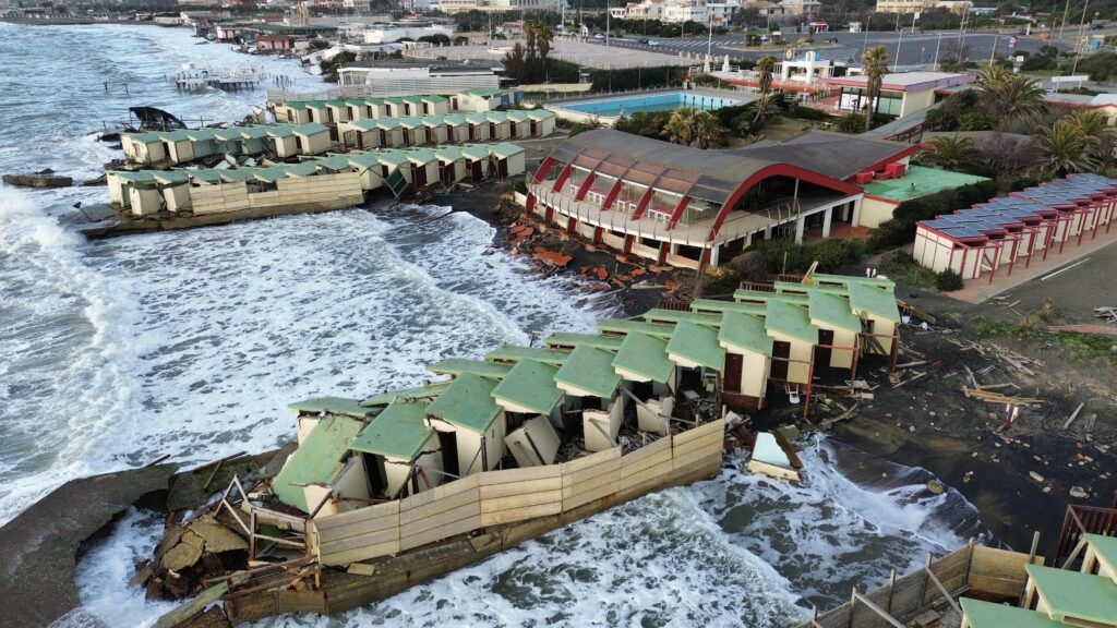 Ostia, Kursaal e Fontana dello Zodiaco a bagno e Il Campidoglio annaspa sulla gestione delle spiagge 2