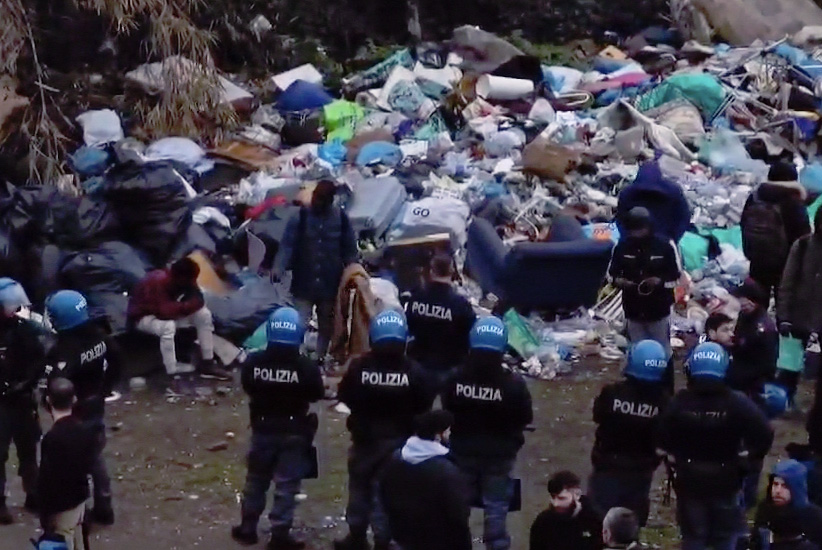 Maxi sgombero di un'intera palazzina a La Rustica: all'interno occupanti abusivi irregolari in Italia (VIDEO) 1