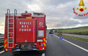 Autostrada Roma-Civitavecchia, spaventoso incidente stradale tra due auto: traffico bloccato 1