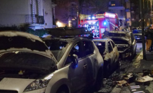 Incendio di auto a Ostia: sul posto i vigili del fuoco (VIDEO) 3