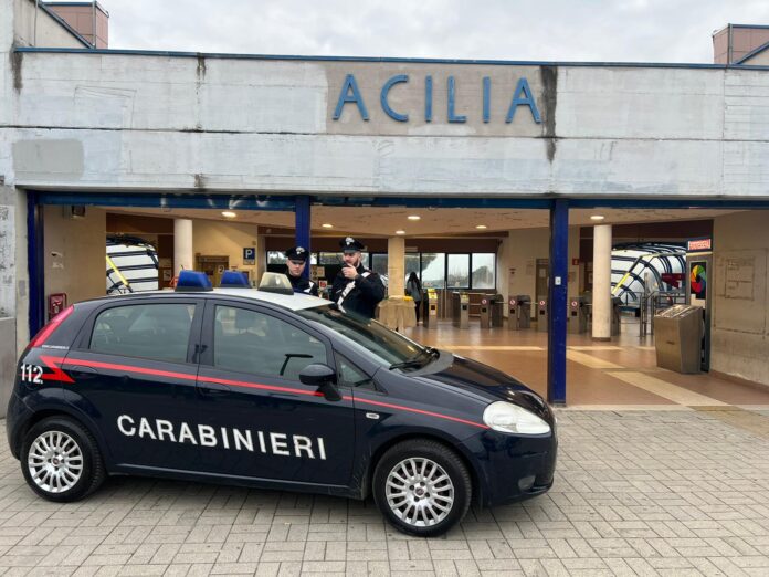 Acilia, fugge all'alt dei carabinieri e provoca incidenti: trentenne arrestata