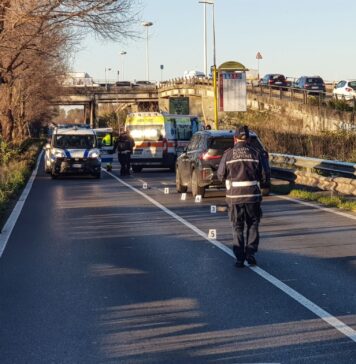 Incidente mortale su viale dei Romagnoli, travolto e ucciso un pedone