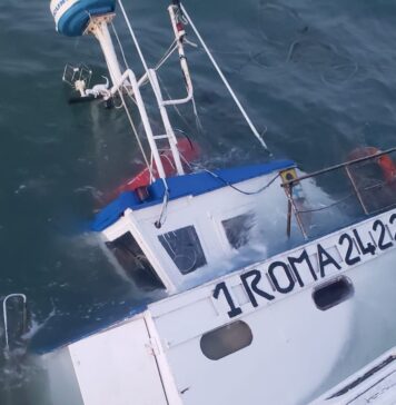 Peschereccio affonda al porto di Anzio: operazioni di recupero e indagini in corso