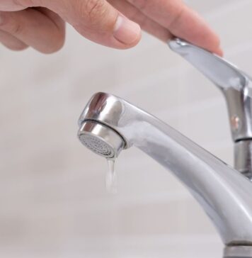 Mancanza d’acqua a Civitavecchia: quartieri a secco, orari e dove sono le autobotti Disagi per 15 ore a causa della mancanza d'acqua a Civitavecchia: la mappa delle zone interessate, dove trovare le autobotti e i consigli per affrontare la giornata