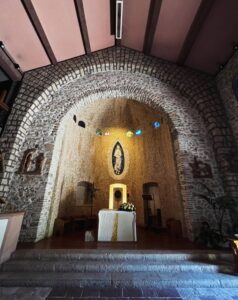 Greccio, visita al borgo del primo presepe vivente: itinerario tra storia, fede, natura e sapori 1