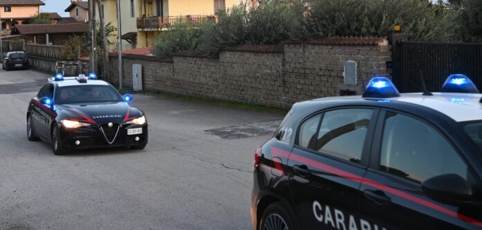 I carabinieri hanno arrestato l'uomo che ha aggredito il gemello a poche ore dal Natale