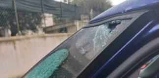 Ostia, furti e danni alle auto: ladri di nuovo in azione nelle vetture lasciate in sosta