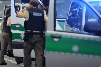 Auto su folla a Berlino: diversi feriti, tra loro anche dei bambini