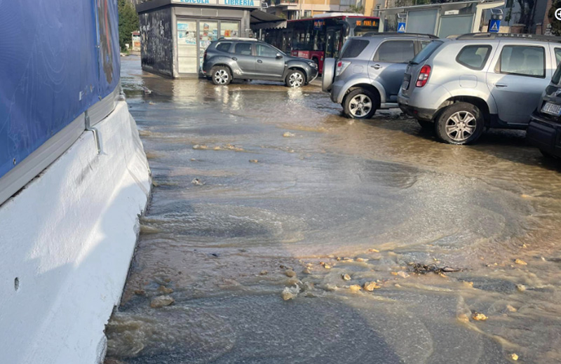 Guasto idrico a Trionfale: strade allagate e traffico in tilt. Residenti restano senz'acqua 1