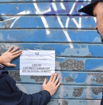 Acilia, minimarket chiuso per 15 giorni dopo controlli della Polizia