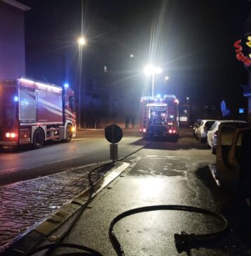 Due auto a fuoco a Civitavecchia: indagini in corso