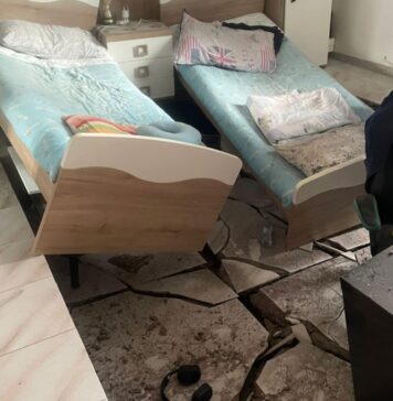 Acilia, senza casa dopo il crollo del pavimento. Michela lancia l’ appello e chiede al Comune una soluzione urgente