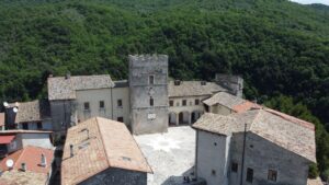 Licenza, gita fuoriporta nel borgo dove Orazio trovò ispirazione: cosa vedere, sapori, passeggiate nella natura 4 Licenza, gita fuoriporta nel borgo dove Orazio trovò ispirazione: cosa vedere, sapori, passeggiate nella natura 4