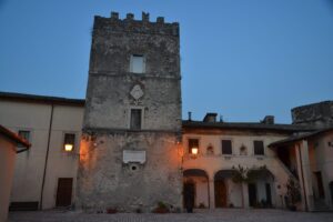 Licenza, gita fuoriporta nel borgo dove Orazio trovò ispirazione: cosa vedere, sapori, passeggiate nella natura 1 Licenza, gita fuoriporta nel borgo dove Orazio trovò ispirazione: cosa vedere, sapori, passeggiate nella natura 1