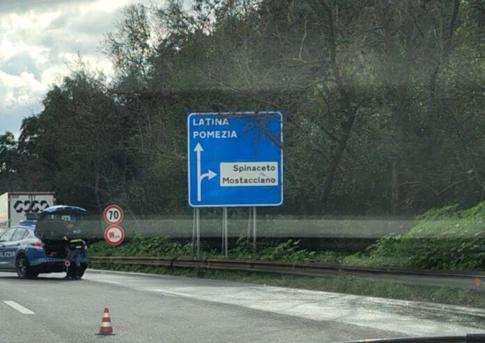 Polizia stradale Pontina Disagi su via Pontina per la perdita di olio sulla strada: traffico in tilt