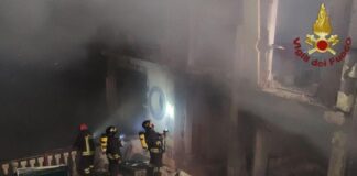 Campagnano, esplosione in una casa: una persona ferita gravemente, estratti vivi due cani
