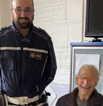 Anziano disorientato e in difficoltà a Roma: salvato da agente della Polizia locale fuori servizio