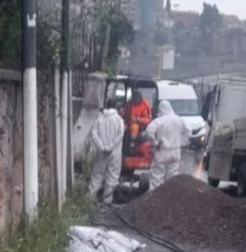 Via delle Vigne, guasto idrico: strada chiusa e bus deviati