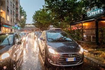 Maltempo flagella l’Italia, a Milano danni e disagi. Chiusi Murazzi a Torino