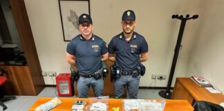 Clacson "alla cocaina" e pusher in un parcheggio: con l'app YouPol doppio arresto della Polizia di Stato